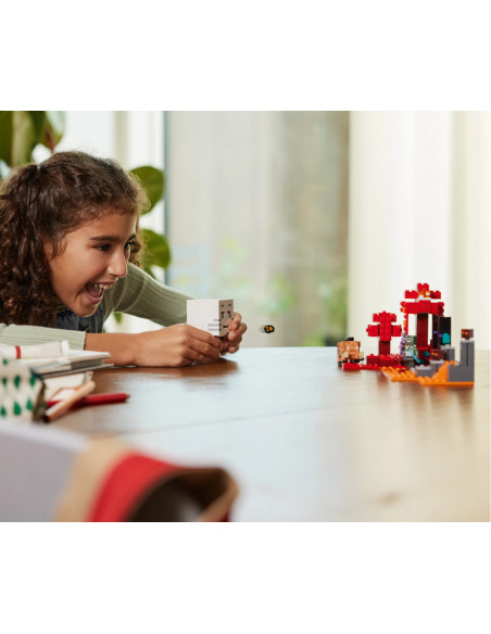 Prepadnutie v portáli do Netheru - Minecraft LEGO 21255