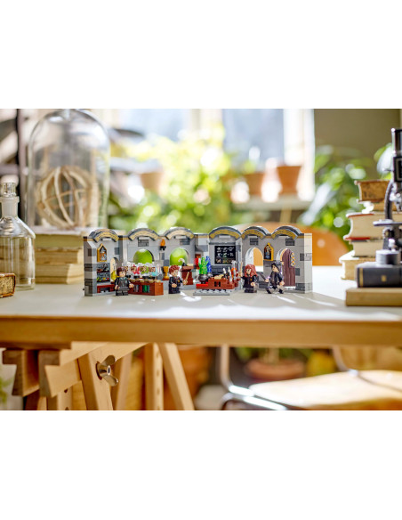 Hogwarts Castle: Potions Class - Harry Potter LEGO 76431